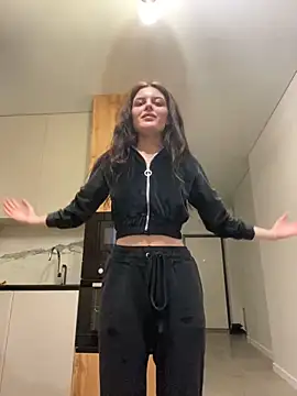 little belucci online show from February 22, 2025, 3:03 pm