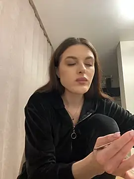 little belucci online show from March 10, 2025, 4:57 pm