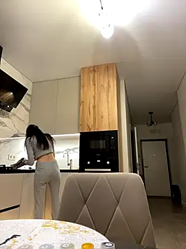 little belucci online show from November 28, 2025, 2:20 pm