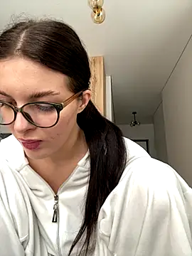 little belucci online show from January 8, 2026, 12:07 pm