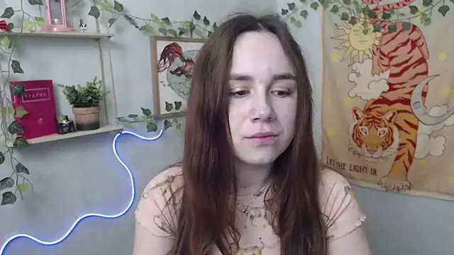 Snapshot of VeryVeryVeryShy_ chatting on April 18, 2026, 5:44 am VeryVeryVeryShy online show from April 18, 2026, 5:44 am