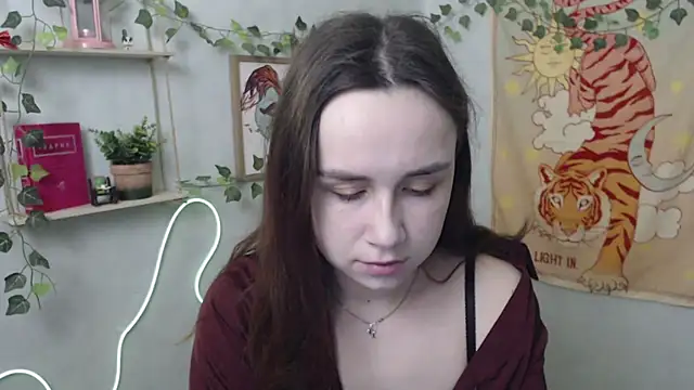 Snapshot of VeryVeryVeryShy_ chatting on April 21, 2026, 5:36 am VeryVeryVeryShy online show from April 21, 2026, 5:36 am