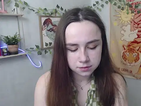 Snapshot of VeryVeryVeryShy_ chatting on April 27, 2026, 5:27 am VeryVeryVeryShy online show from April 27, 2026, 5:27 am
