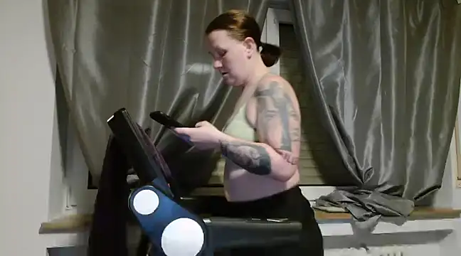 Snapshot of wetgerman_2 chatting on February 3, 2025, 11:20 am wetgerman 2 online show from February 3, 2025, 11:20 am