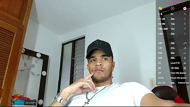 Snapshot of Bigcock_21cm_ chatting on February 21, 2025, 10:26 pm Bigcock 21cm  online show from February 21, 2025, 10:26 pm