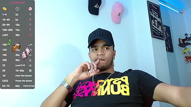 Snapshot of Bigcock_21cm_ chatting on March 4, 2025, 1:17 pm Bigcock 21cm  online show from March 4, 2025, 1:17 pm