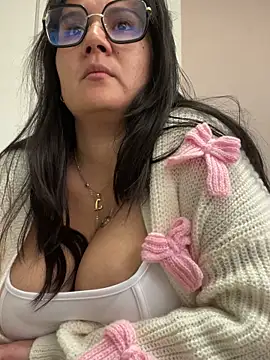 SWEETLILY18 online show from January 28, 2025, 2:31 pm