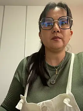 SWEETLILY18 online show from February 11, 2025, 2:35 pm