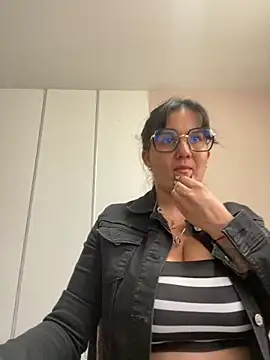 SWEETLILY18 online show from March 4, 2025, 2:21 pm