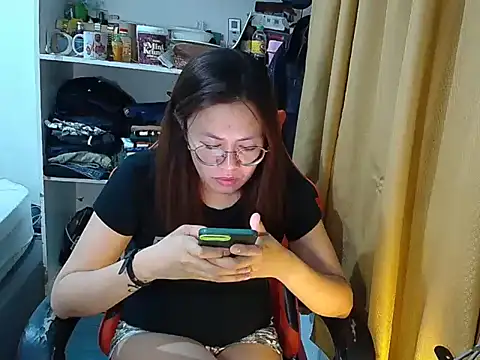 crizzybel online show from April 21, 2026, 4:23 pm