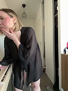 dollssfr online show from March 5, 2025, 11:38 am