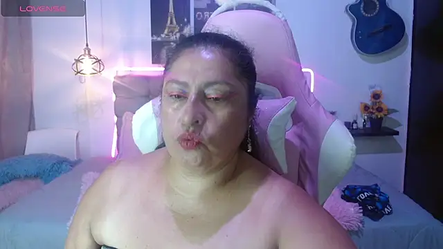 Keyla01  online show from April 15, 2026, 7:58 pm