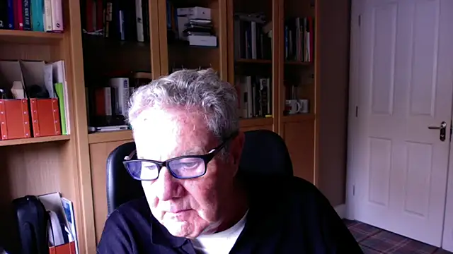 Snapshot of Oldpistolpete chatting on October 2, 2025, 9:05 am Oldpistolpete online show from October 2, 2025, 9:05 am