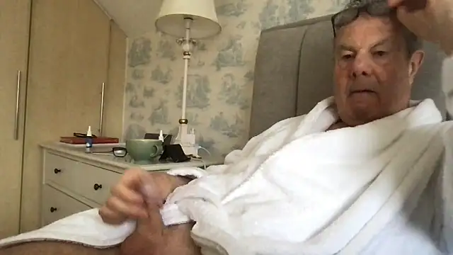 Snapshot of Oldpistolpete chatting on March 24, 2026, 9:58 am Oldpistolpete online show from March 24, 2026, 9:58 am