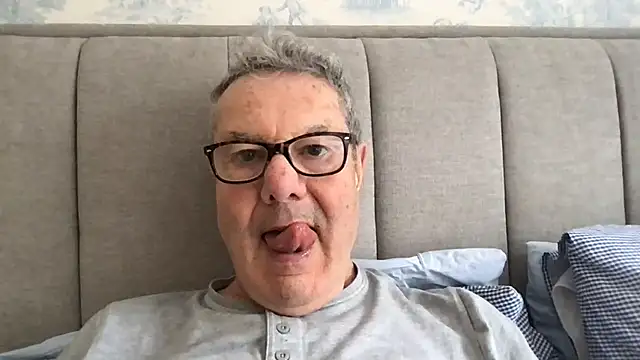 Snapshot of Oldpistolpete chatting on March 31, 2026, 9:21 am Oldpistolpete online show from March 31, 2026, 9:21 am