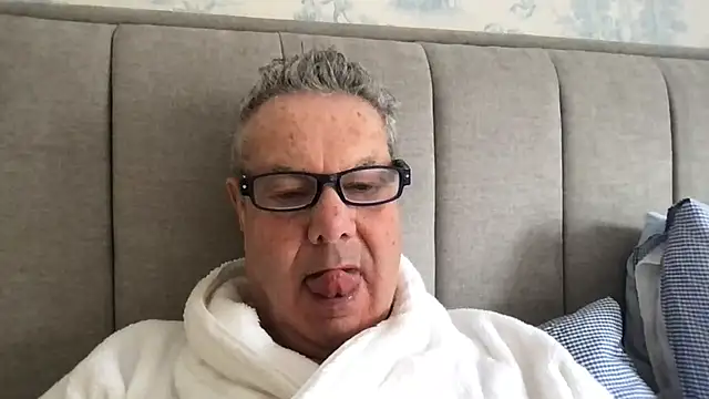 Snapshot of Oldpistolpete chatting on April 1, 2026, 8:59 am Oldpistolpete online show from April 1, 2026, 8:59 am