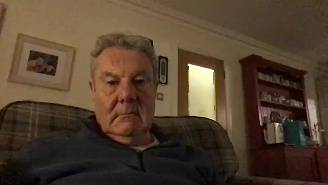 Snapshot of Oldpistolpete chatting on April 4, 2026, 7:55 pm Oldpistolpete online show from April 4, 2026, 7:55 pm