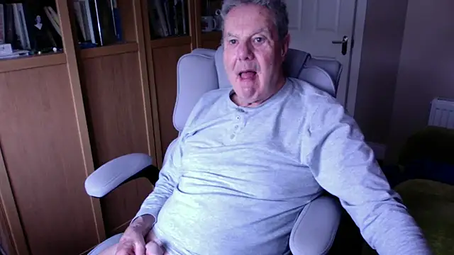 Snapshot of Oldpistolpete chatting on April 15, 2026, 8:54 am Oldpistolpete online show from April 15, 2026, 8:54 am