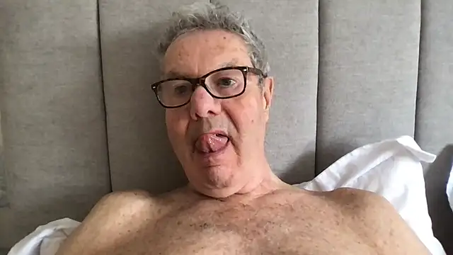 Snapshot of Oldpistolpete chatting on April 16, 2026, 9:21 am Oldpistolpete online show from April 16, 2026, 9:21 am