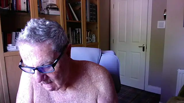 Snapshot of Oldpistolpete chatting on June 12, 2026, 9:41 am Oldpistolpete online show from June 12, 2026, 9:41 am