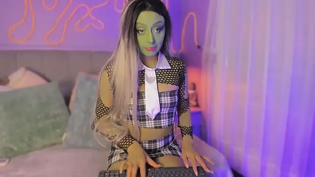 Snapshot of Sofly_s chatting on October 31, 2025, 12:17 pm Sofly s online show from October 31, 2025, 12:17 pm