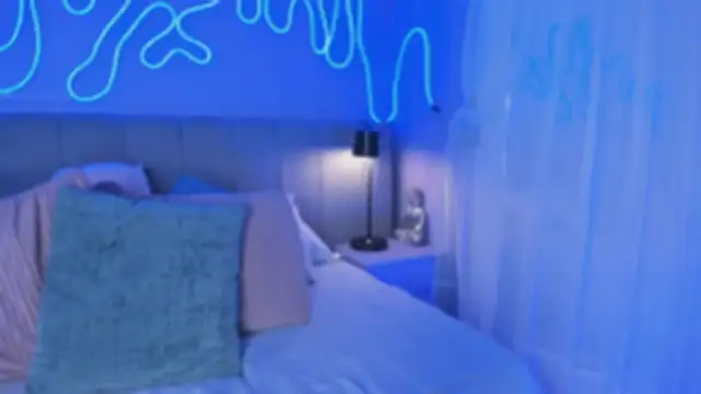 Snapshot of Sofly_s chatting on November 14, 2025, 12:04 pm Sofly s online show from November 14, 2025, 12:04 pm