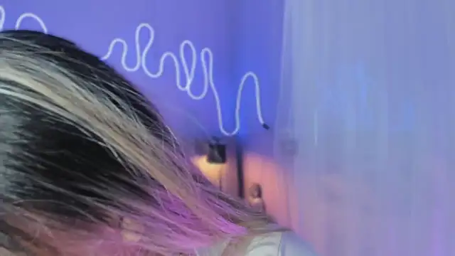 Snapshot of Sofly_s chatting on November 23, 2025, 3:28 am Sofly s online show from November 23, 2025, 3:28 am