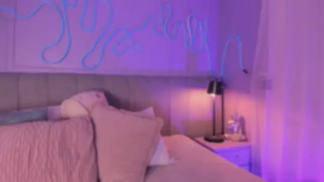 Snapshot of Sofly_s chatting on December 17, 2025, 12:11 pm Sofly s online show from December 17, 2025, 12:11 pm