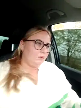 Snapshot of Robyn_Lea chatting on November 8, 2025, 12:38 pm Robyn Lea online show from November 8, 2025, 12:38 pm