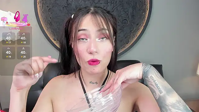 miss sharlotte18 online show from February 26, 2025, 6:11 pm