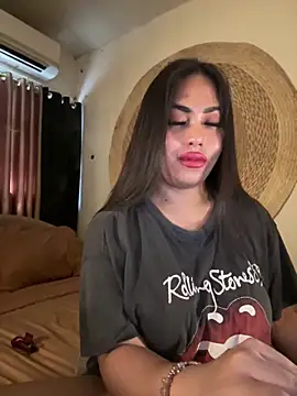 BigDominaMia online show from May 3, 2026, 1:44 am