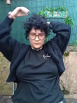 callmelouve online show from September 29, 2025, 5:07 pm