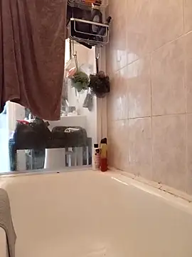 callmelouve online show from April 18, 2026, 11:03 am