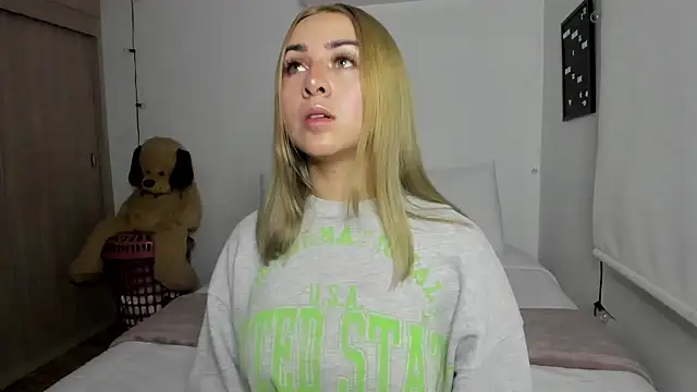 Snapshot of sophi_mooreno chatting on December 12, 2024, 2:26 am sophi mooreno online show from December 12, 2024, 2:26 am