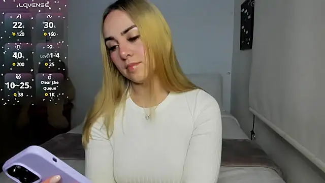 Snapshot of sophi_mooreno chatting on March 10, 2025, 2:17 am sophi mooreno online show from March 10, 2025, 2:17 am