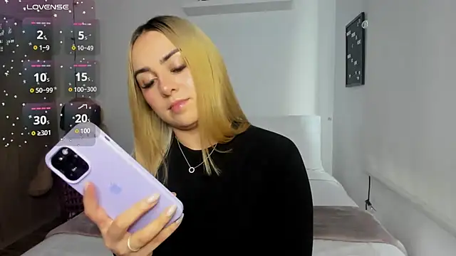 Snapshot of sophi_mooreno chatting on March 10, 2025, 10:02 pm sophi mooreno online show from March 10, 2025, 10:02 pm