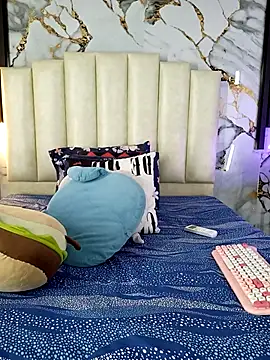 mollieblue69 online show from February 7, 2026, 12:53 pm