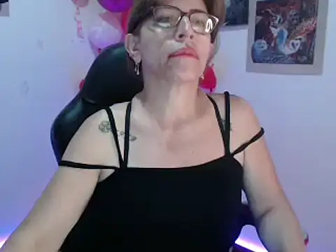 Snapshot of Chayla_Ruiz chatting on February 18, 2025, 9:42 pm Chayla Ruiz online show from February 18, 2025, 9:42 pm