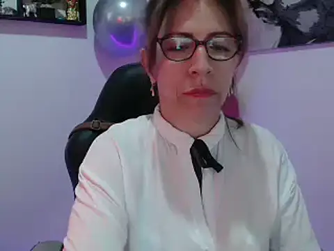 Snapshot of Chayla_Ruiz chatting on March 4, 2025, 6:39 pm Chayla Ruiz online show from March 4, 2025, 6:39 pm