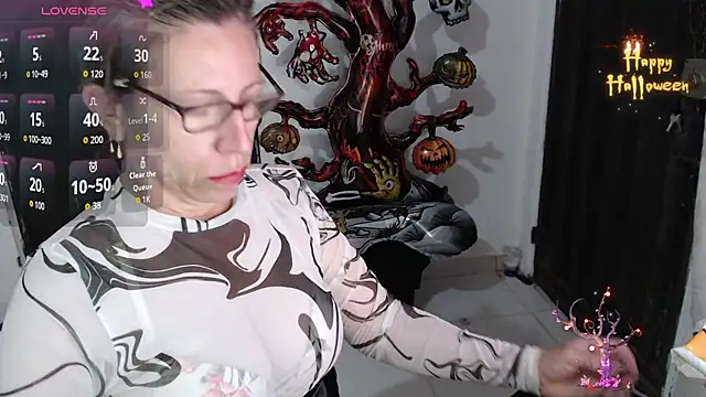 Snapshot of Chayla_Ruiz chatting on November 1, 2025, 9:11 am Chayla Ruiz online show from November 1, 2025, 9:11 am