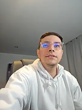 Jhoan saenz online show from October 4, 2025, 4:32 am