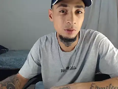 Snapshot of emiliano_hottt chatting on March 9, 2025, 7:12 am emiliano hottt online show from March 9, 2025, 7:12 am