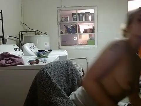 Snapshot of missymilf chatting on January 18, 2025, 12:46 am missymilf online show from January 18, 2025, 12:46 am