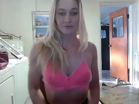 Snapshot of missymilf chatting on January 31, 2025, 8:12 pm missymilf online show from January 31, 2025, 8:12 pm