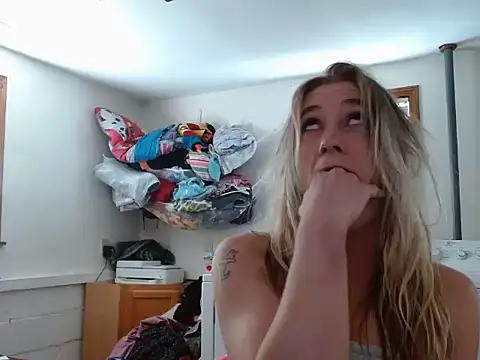 Snapshot of missymilf chatting on September 16, 2025, 2:40 pm missymilf online show from September 16, 2025, 2:40 pm