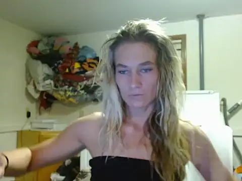 Snapshot of missymilf chatting on October 1, 2025, 1:00 am missymilf online show from October 1, 2025, 1:00 am