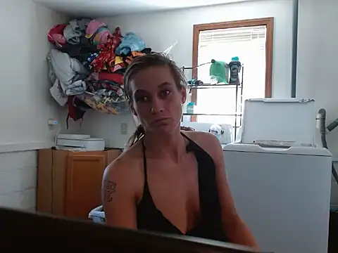 Snapshot of missymilf chatting on October 1, 2025, 6:25 pm missymilf online show from October 1, 2025, 6:25 pm