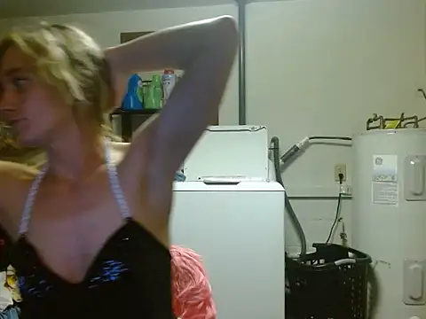 Snapshot of missymilf chatting on October 12, 2025, 12:53 am missymilf online show from October 12, 2025, 12:53 am