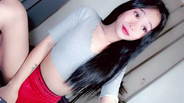 amomentoflust69 online show from February 5, 2026, 5:45 am