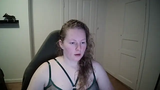 Girlnina-1995 online show from December 10, 2024, 9:55 am